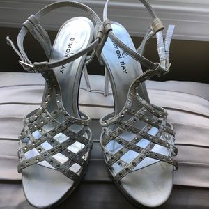SIMON BAY Silver Pumps